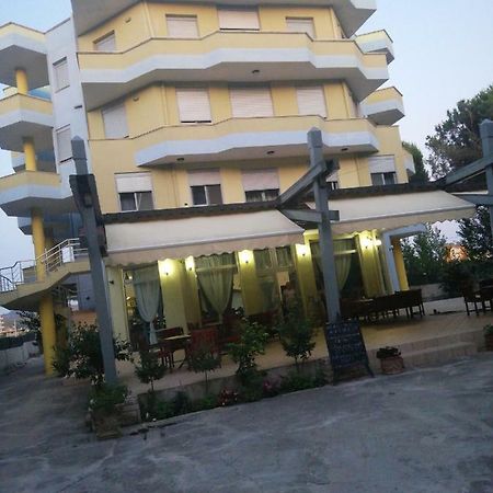Hotel Albania Golem Eksteriør bilde